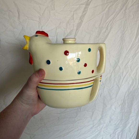Chicken shaped teapot and mug